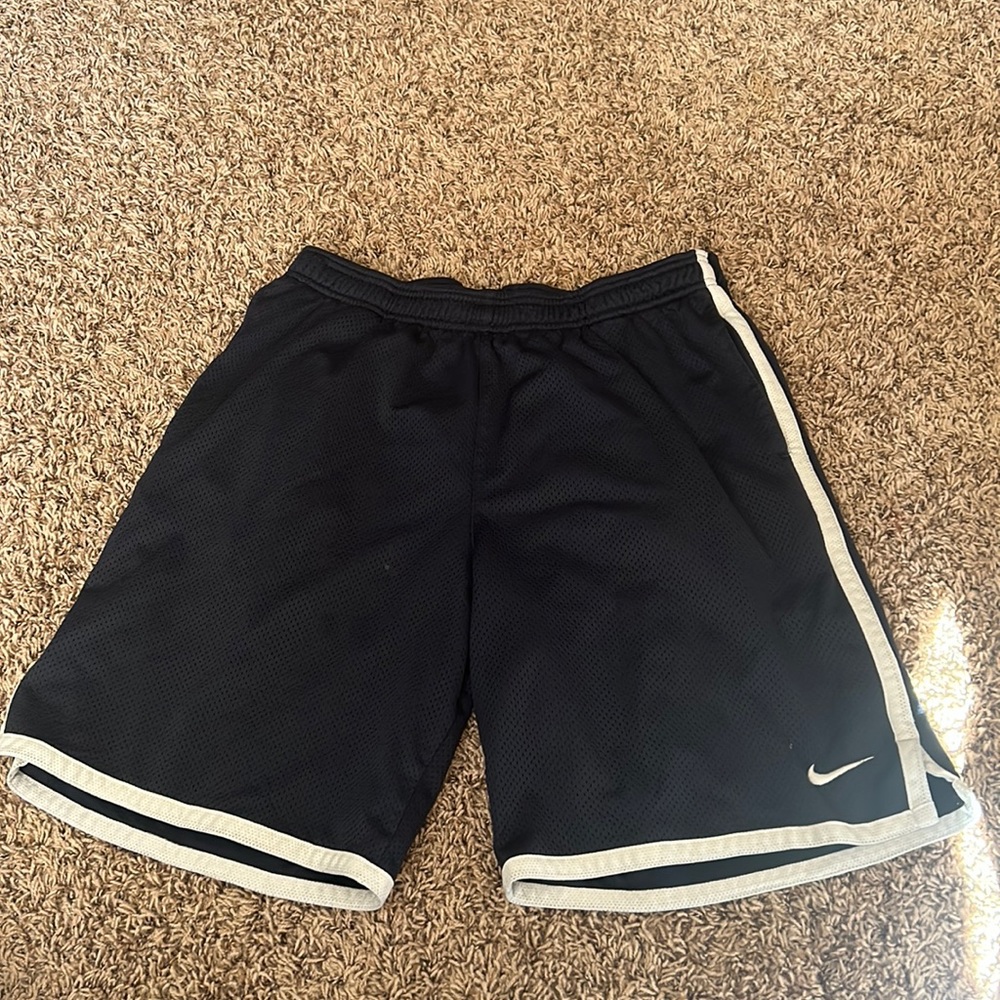 Men’s Nike drawstring basketball shorts